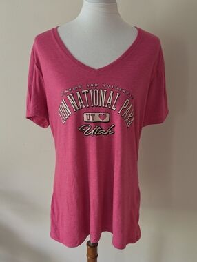 Zion National Park Utah V-Neck Women's T-Shirt - Pink Brand New